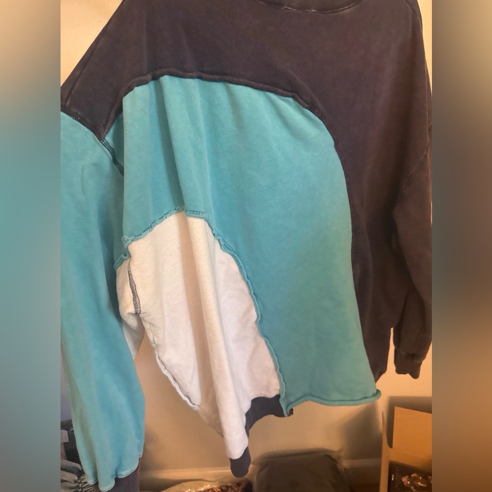 BlueVelvet Colorblock Sweatshirt in Blue and White with Pockets Large - Picture 9 of 9